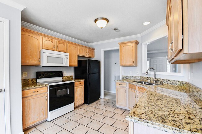 Building Photo - Three Bedroom with Bonus and Pool!