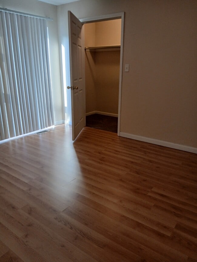 Building Photo - 510 S Poplar St