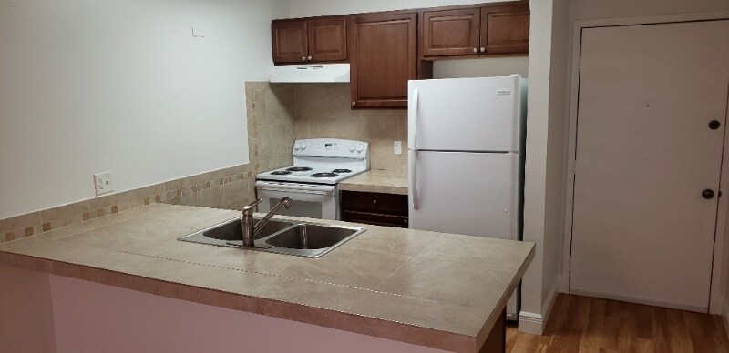 Primary Photo - 2501 Riverside Dr
