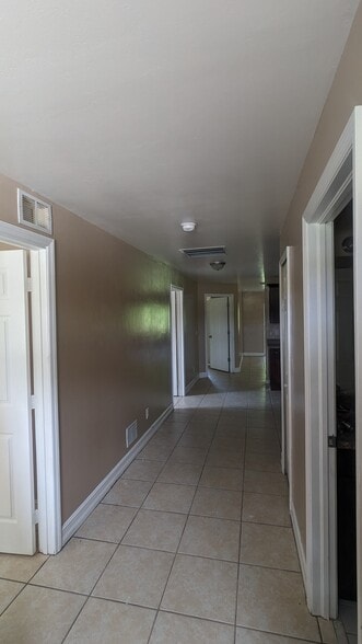 Building Photo - 511 Meadow Rd