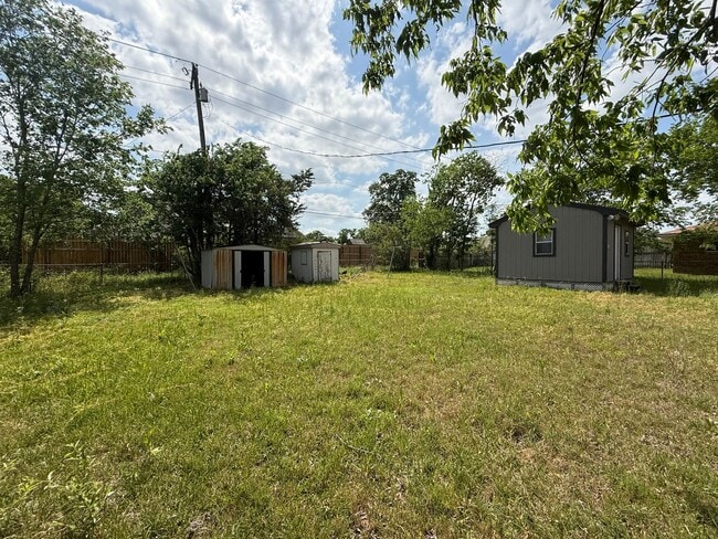 Building Photo - AUGUST PRE-LEASE!  3 Bed, 2 Bath Within Wa...