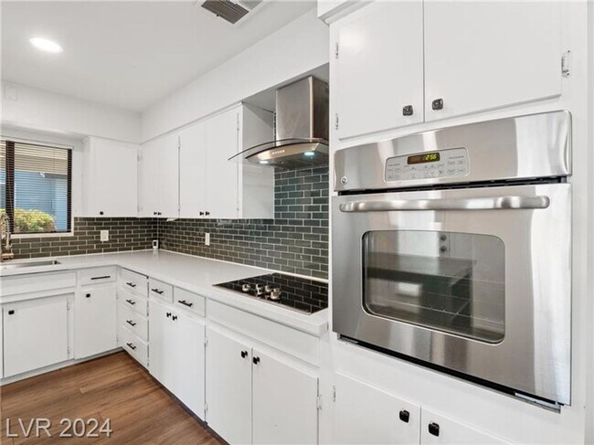 Building Photo - Spectacular Vintage 3Bed/2Bath Las Vegas h...