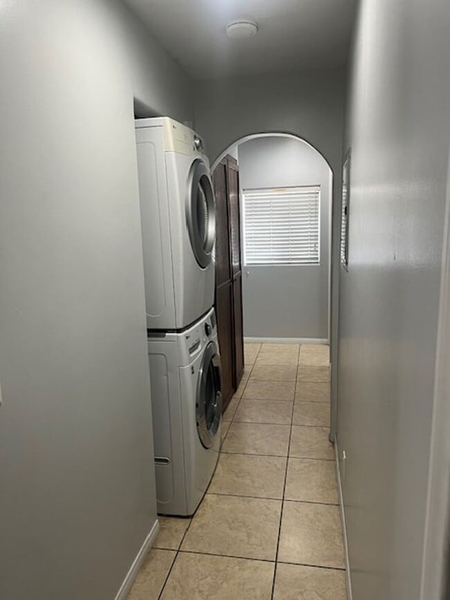 Building Photo - Charming 2 bed+1 bath + bonus office avail...
