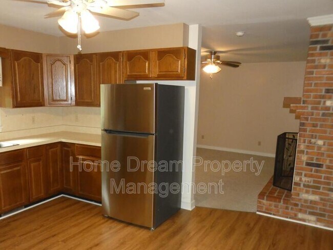 Building Photo - 10451 Edgehill Ln