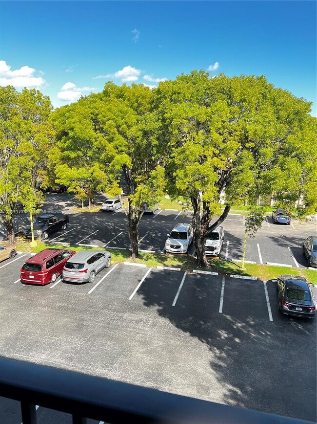 Building Photo - 14301 N Kendall Dr