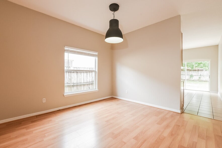 Building Photo - 10531 Leader Ln