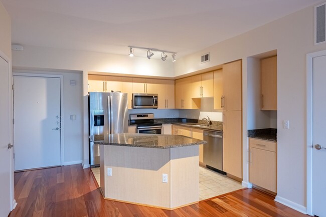 Primary Photo - Beautiful 2bed / 2bath Condo with Waterfro...