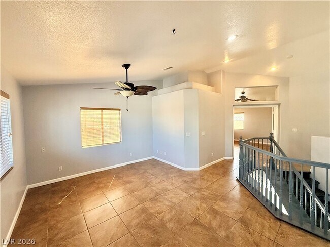 Building Photo - 1212 Diamond Valley St