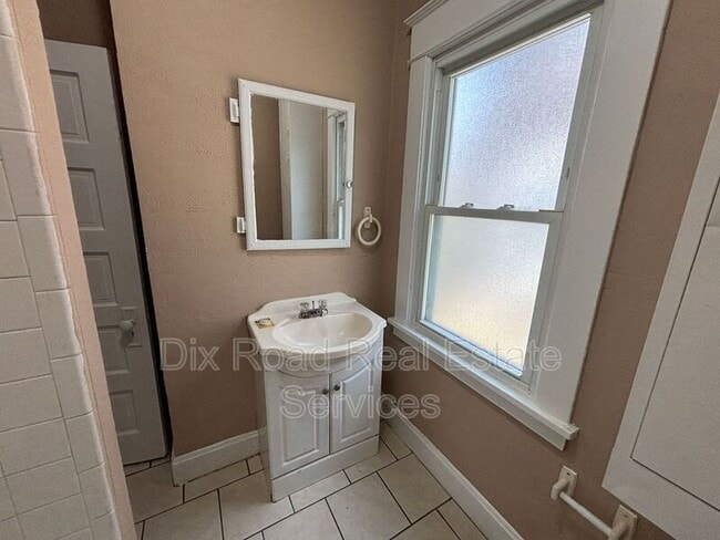 Building Photo - 708 Elwood St