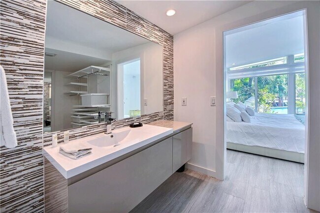 Building Photo - 28 Pelican Dr