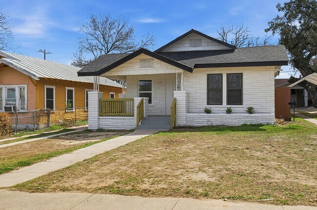 Building Photo - 1230 Hammond Ave