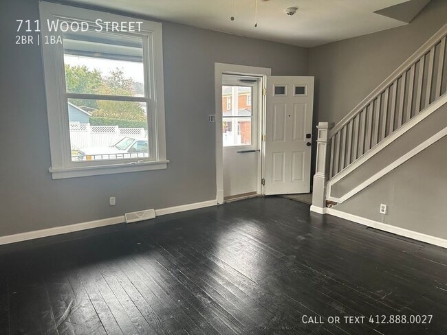 Building Photo - 711 Wood St