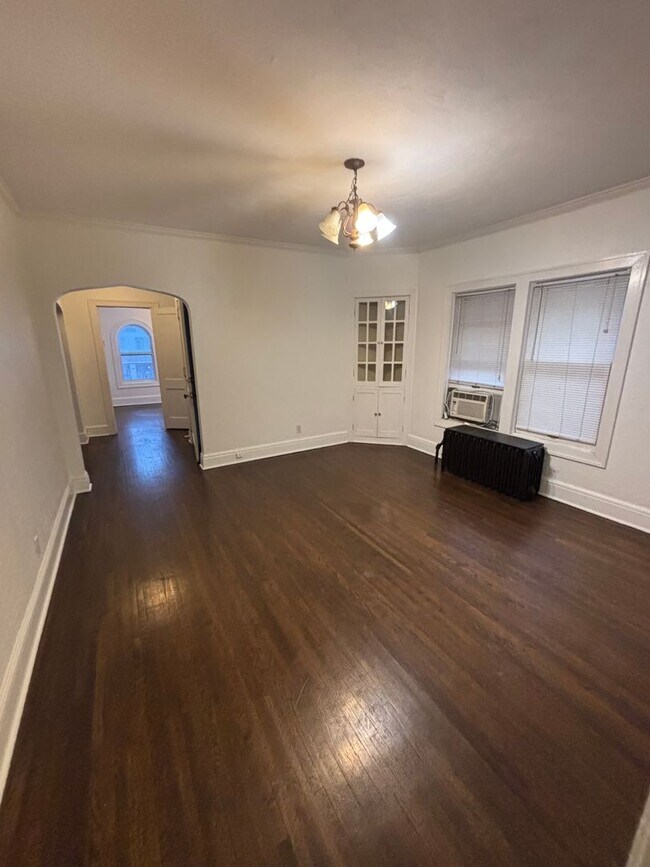 Building Photo - 1067-1069 Saint Clair Avenue