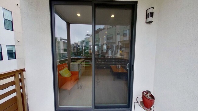 Building Photo - Beautifully Furnished 3Bd 3.5Ba Condo in Costa Mesa