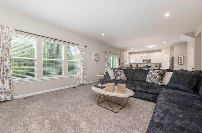 Building Photo - Fully furnished brand new construction. Lu...
