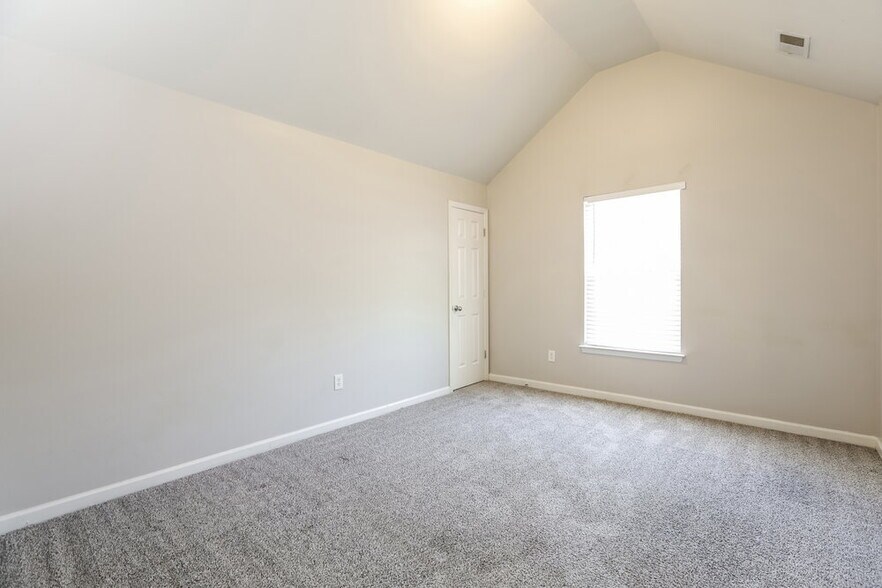 Building Photo - 3112 Berthas Overlook