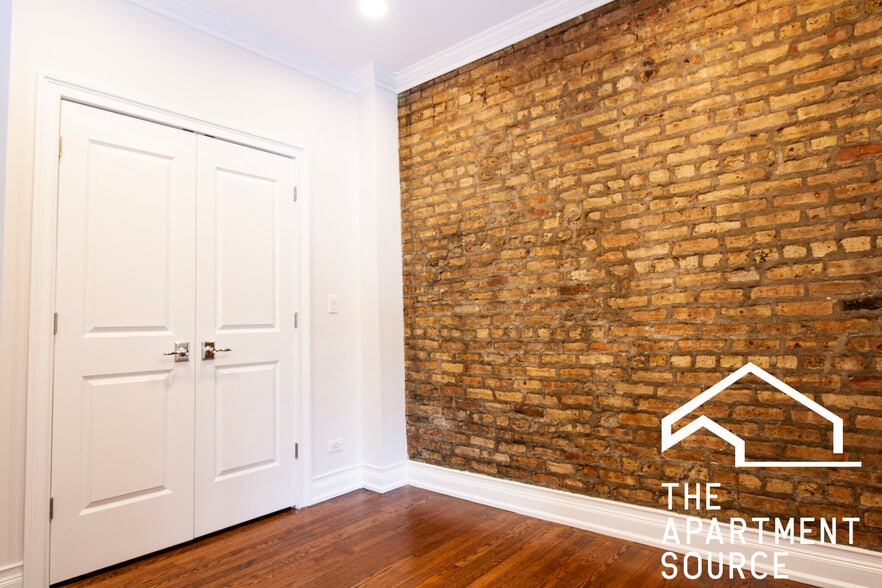 Building Photo - 652 W Buckingham Pl