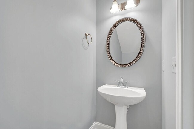 Building Photo - Awesome 3BE/2.5BA home in Bellevue!