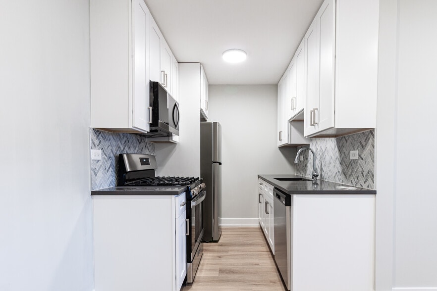 Building Photo - 520 W Aldine Ave