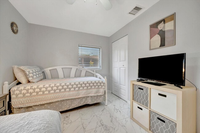 Building Photo - 4213 E Yukon St