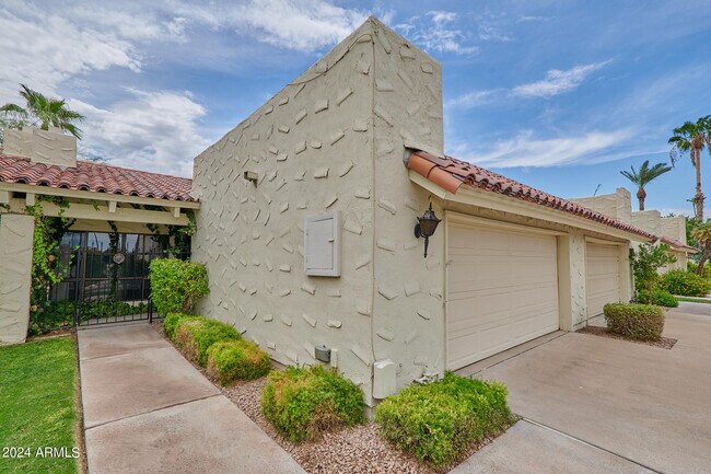 Building Photo - 5550 N 71st St