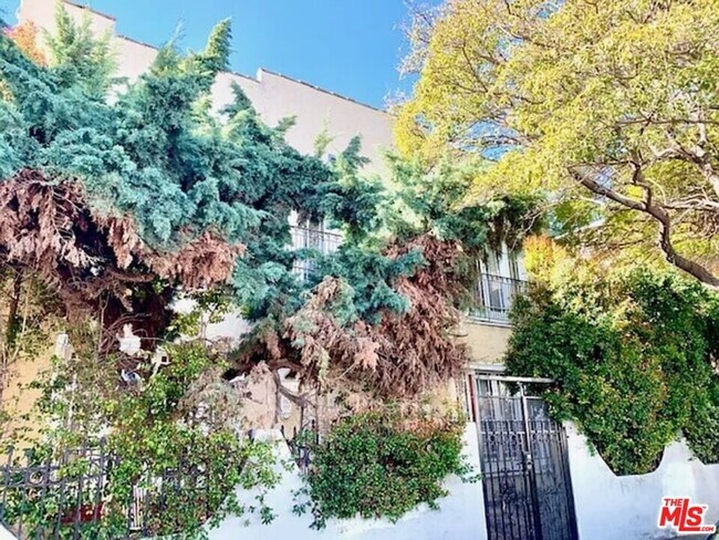 Primary Photo - 1433 N Las Palmas Ave