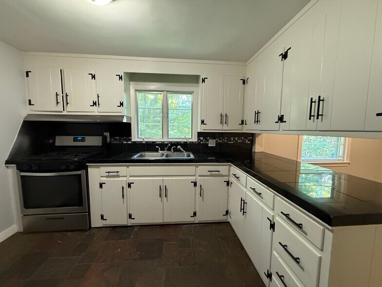 Building Photo - 1690 Slaterville Rd