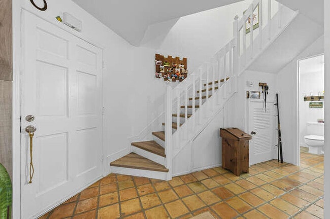 Building Photo - 111 Seabreeze Cir