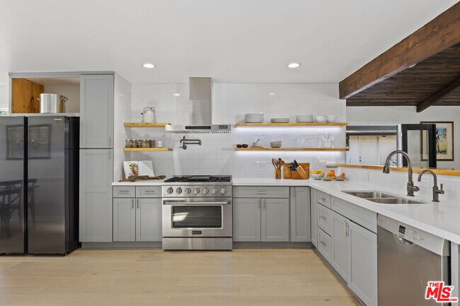 Building Photo - 251 N Encinal Ave