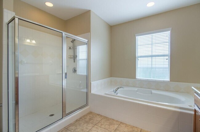 Building Photo - 2293 Del Carmel Way