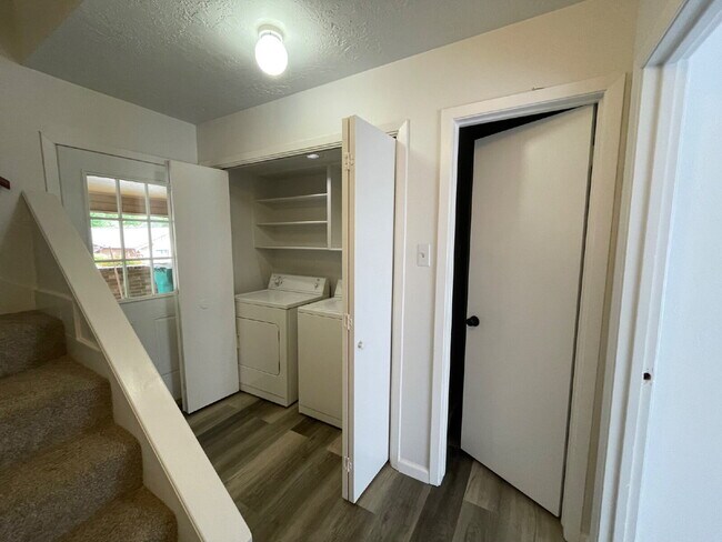 Building Photo - Enjoy living in Panorama Village and enjoy all it has to offer: 27-hole golf course, 3 city parks...