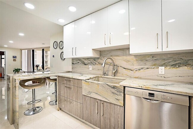 Building Photo - 2800 N Ocean Dr