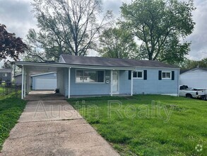 Building Photo - 1050 Wycomb Dr