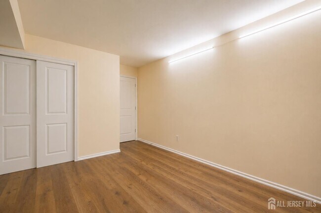 Building Photo - 201 Edison Glen Terrace