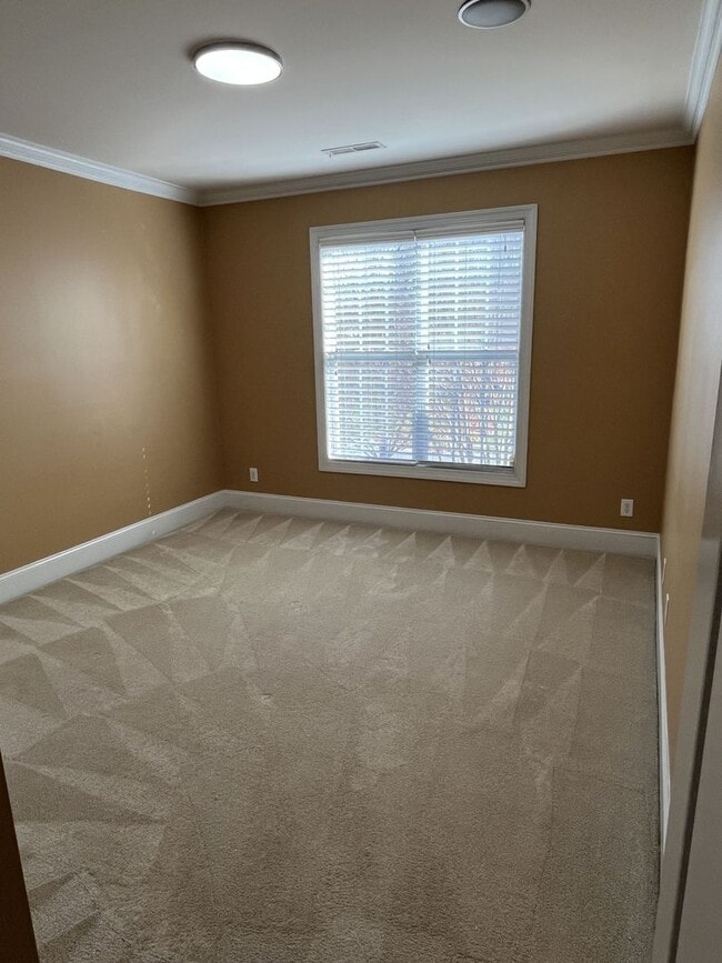 Building Photo - Stunning 6 Bedroom home in South Charlotte...