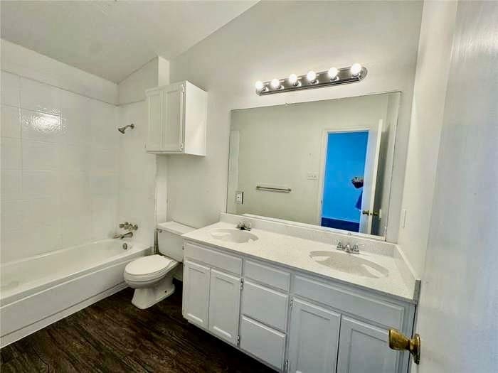 Building Photo - 1114 Holly St