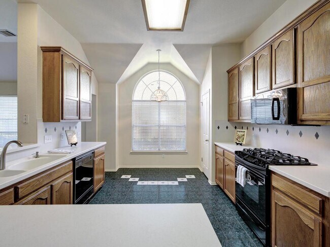 Building Photo - 213 Mesa Verde