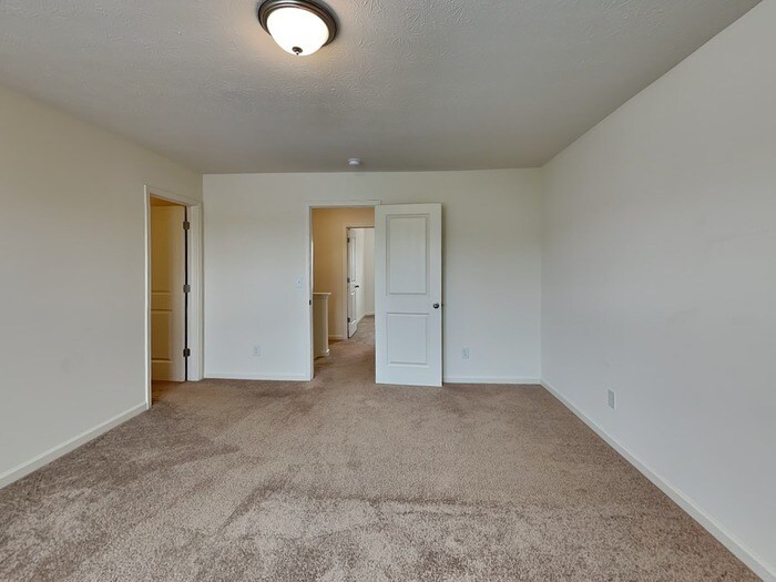 Building Photo - 10921 Woods Dr
