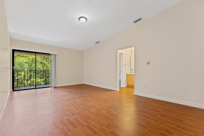 Building Photo - 2525 NE 135th St