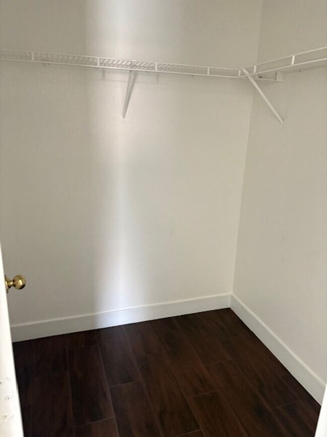 Building Photo - One story home with 3 bedrooms and 2 bath