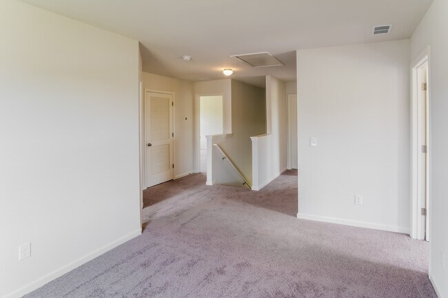 Building Photo - 4112 Lake Russell Dr