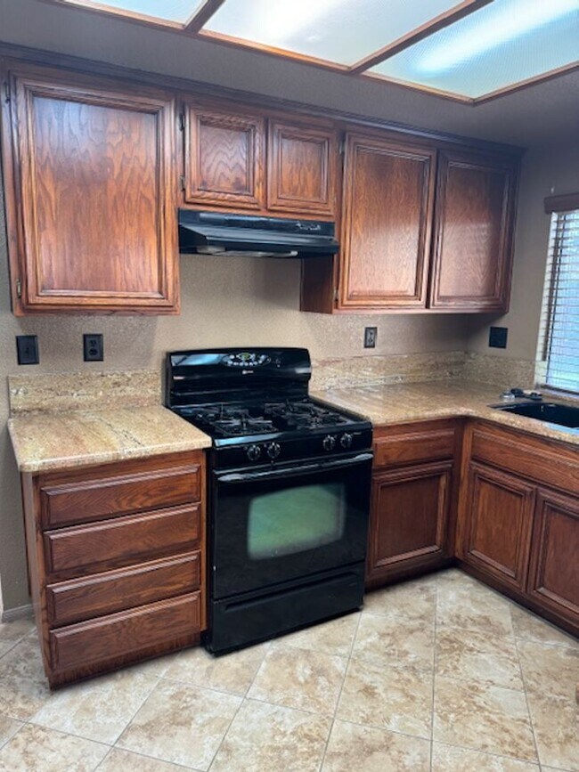 Building Photo - Beautiful 3 Bedroom 2.5 Bath Home!!