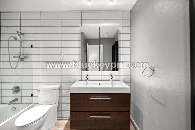 Building Photo - 2 Bed, 1 Bath Condo at Franciscan Condomin...