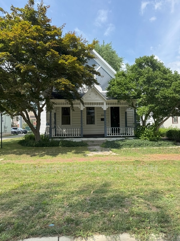 Primary Photo - 218 E Lima St