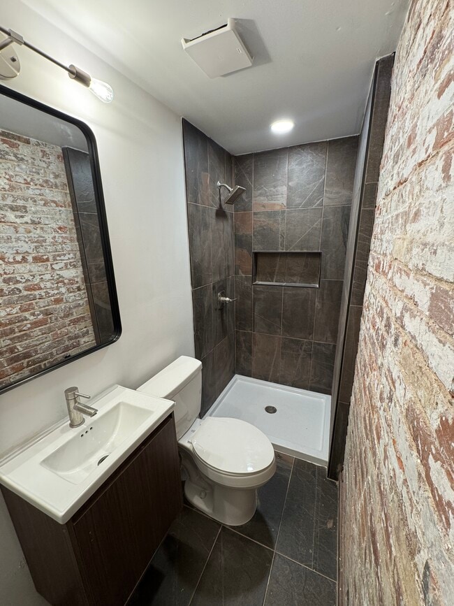 Building Photo - 839 S Jackson St