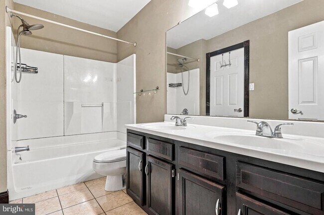 Building Photo - 40 Woodstream Ct
