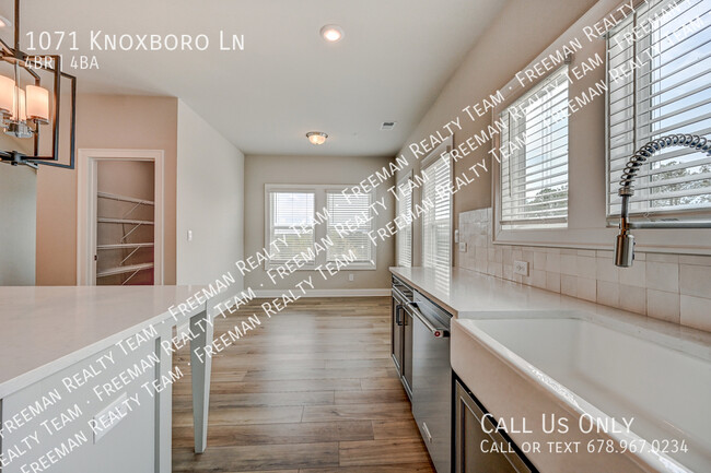 Building Photo - 1071 Knoxboro Ln