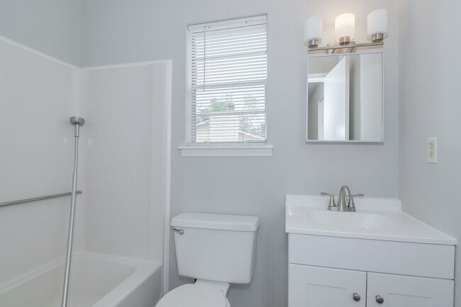 Building Photo - Brick Ranch in Columbia County