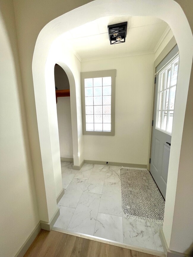 Building Photo - 512 Single Family Home