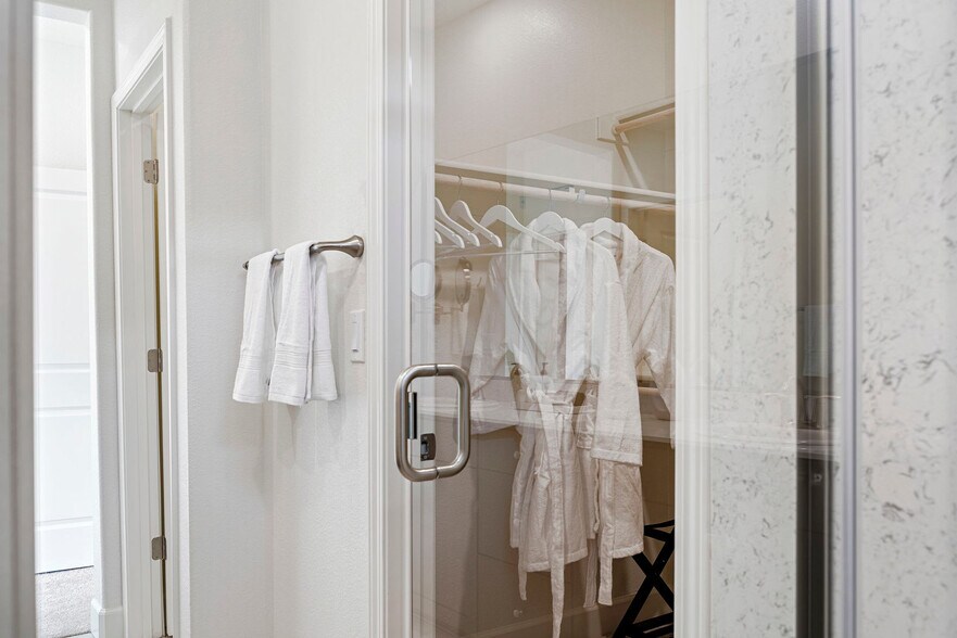 Building Photo - 2021 Maradona Dr